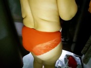 Зрелая дама с пышными формами в примерочной 9/16