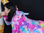 Давлюсь от глубокой глотки, ведь его член огромный 13/16