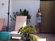 DADDY4K. El día de verano, la flaca sexpot tiene sexo increíble con el padre de su novio 1/16