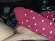 Padrona masturba lo schiavo con calzini rossi e poi li indossa (Onlyfans: Mistress Darkshine) 1/16