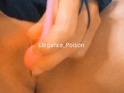 UNE ÉTUDIANTE SE GODE DANS LE DORTOIR ET DÉLIRE BRUYAMMENT 2/16