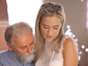 OLD4K. Old teacher doesnt waste chance to have affair with student 3/16