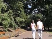 HUNT4K. Pour de l'argent, un étalon accepte de regarder comment le chasseur cloue sa petite amie 2/16