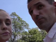 HUNT4K. Pour de l'argent, un étalon accepte de regarder comment le chasseur cloue sa petite amie 7/16