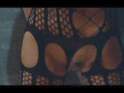 X字枷で拘束され大量潮吹きの美人妻に酒瓶を挿入してみたら。。。 3/16