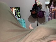 Mi hermanastra me descubre masturbandome y me ayuda comiendose mi semen 1/16