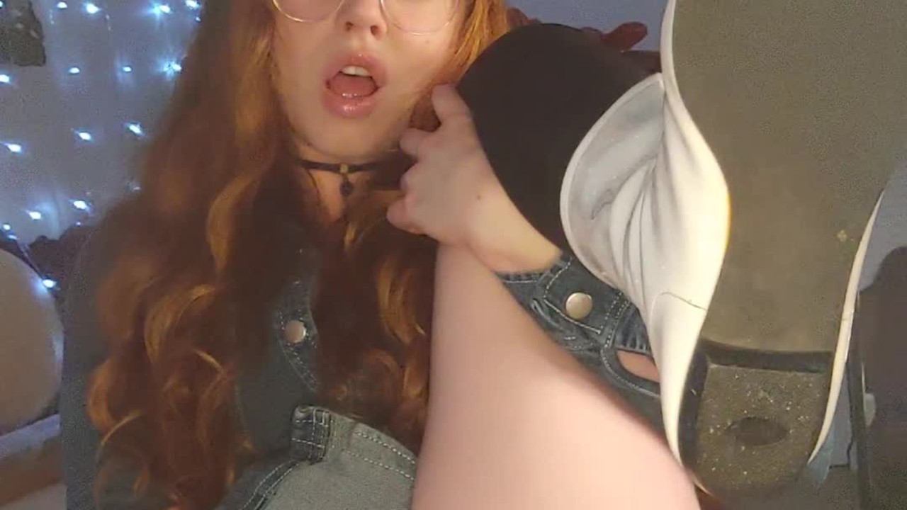 Squirting red head