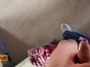 Милфа нимфоманка напросилась на молодой член таксиста, жаркий секс на заброшке на адреналине 14/16