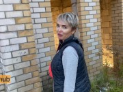 Милфа нимфоманка напросилась на молодой член таксиста, жаркий секс на заброшке на адреналине 4/16