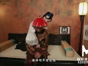 【国产】麻豆传媒作品/MAD-017 贵妃裙下臣/免费观看 2/16