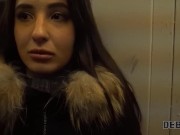 DEBT4k. Chico saca la polla dura de los pantalones para follar al deudor deslumbrante 3/16