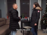 DEBT4k. Chico saca la polla dura de los pantalones para follar al deudor deslumbrante 5/16