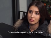 DEBT4k. Chico saca la polla dura de los pantalones para follar al deudor deslumbrante 6/16