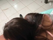 Convenzo a mi hermanastra de mamarme la verga por $10 dolares 7/16