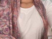 Arab giving female anatomy lessons using her vagina as a sample if you want to see the full video su 4/16