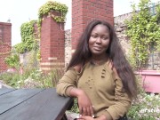 21-Jährige exotische Schönheit stellt sich vor 2/16