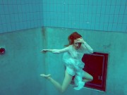 Lonely hot girlfriend Diana Zelenkina in the Czech swimming pool 1/16