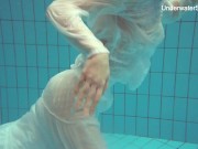 Lonely hot girlfriend Diana Zelenkina in the Czech swimming pool 11/16