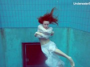 Lonely hot girlfriend Diana Zelenkina in the Czech swimming pool 12/16