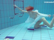 Lonely hot girlfriend Diana Zelenkina in the Czech swimming pool 16/16