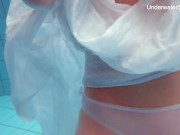 Lonely hot girlfriend Diana Zelenkina in the Czech swimming pool 6/16