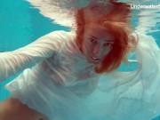 Lonely hot girlfriend Diana Zelenkina in the Czech swimming pool 9/16