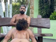 MULATA GOSTOSA CHUPA O PAU DO BOMBADO ATÉ ELE GOZAR NA BOCA DELA E NA CARA ENQUANTO ELA FAZ TWERK 10/16