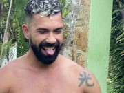 MULATA GOSTOSA CHUPA O PAU DO BOMBADO ATÉ ELE GOZAR NA BOCA DELA E NA CARA ENQUANTO ELA FAZ TWERK 15/16