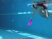 Russian pornstar Jessica Lincoln gets horny underwater 13/16