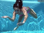 Russian pornstar Jessica Lincoln gets horny underwater 7/16