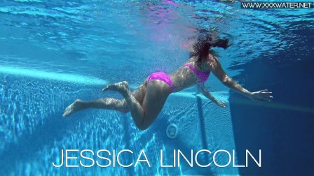 Jessica Lincoln enjoys being naked in the pool