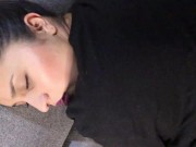 Invito a mi amiga a ver Netflix y terminamos follando sin condon 4/16