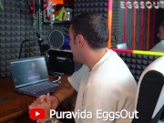 JULIA E MIRIAM mi disturbano a lavoro e io per punirle le scopo analmente! DIALOGHI ITA 1/16