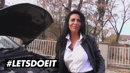 BUMSBUS - Busty MILF Lady Paris Is Excited For A Great Outdoor Cock Riding Session - LETSDOEIT