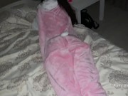 Пришел к соседке пожелать спокойной ночи, а она дала мне в жопу и я жестко трахнул её 1/16