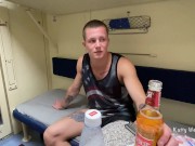 Милая девушка с вокзала оказалась соседкой в поезде и мы трахнули её вдвоем 2/16