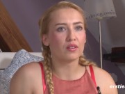 Deutsche Blondine vergnügt sich mit Vibrator 11/16