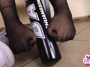 Harley Quinn in black pantyhose teases with her feet 8/16