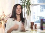 23-jährige deutsche Schönheit vergnügt sich im Bad 13/16