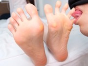 【足フェチ動画】めちゃくちゃに舐めてふやけた足を使って足コキします♡美脚/生足/素人/個人撮影 8/16