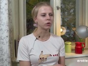 Pixie Uses An Anal Plug While Masturbating 11/16