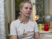 Pixie Uses An Anal Plug While Masturbating 9/16