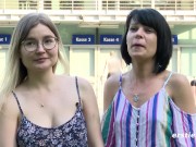 Deutsche Blondine wird von Freundin anal mit Dildo penetriert 11/16