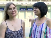 Deutsche Blondine wird von Freundin anal mit Dildo penetriert 9/16