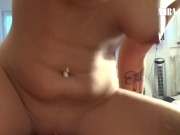 Freund meiner Schwester wichst auf mich ! Peinlich 10/16