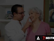 Thick Elderly GILF Let Me Bust All Over Her Hairy Bush 16/16