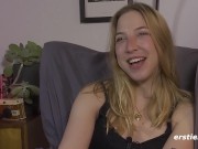 Heißes Bayrisches Mädl vergnügt sich vor Kamera 2/16