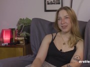 Heißes Bayrisches Mädl vergnügt sich vor Kamera 7/16