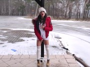 Napalona dziewczyna przy drodze z ekstremalnym orgazmem 10/16