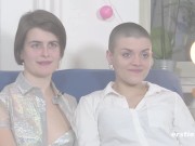 Polyamoröse Berliner Mädels vögeln miteinander 2/16